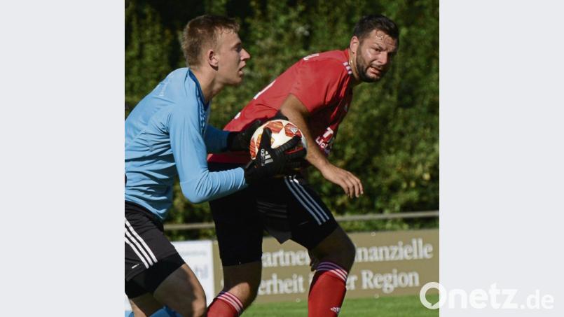 Der Pfreimder Torwart Michael Herrmann (links) war trotz der 0:5-Niederlage bester SpVgg-Spieler. Bild: ham