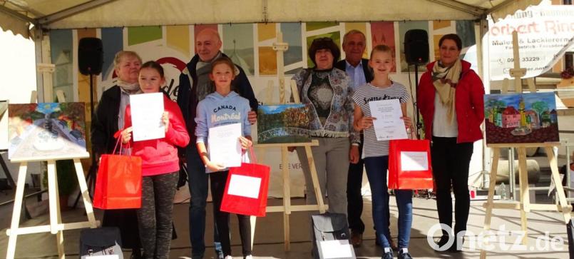 Auch die sieben- bis zwölfjährigen Künstler bekommen Preise. Bild: Dobmeier