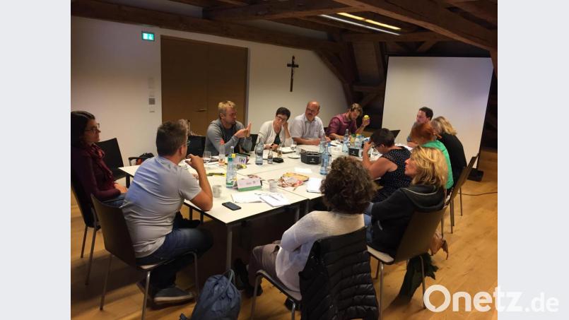 Die Initiative Heimatunternehmen nimmt in ganz Bayern Fahrt auf. Bei der Tagung der „Supportive Leader“ im Haus St. Joseph in Waldsassen stand neben Erfahrungsaustausch und Vernetzung auch die Vorbereitung eines Forums im Bayerischen Wald auf dem Programm. Bild: awo