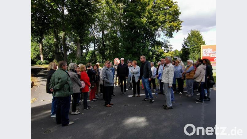 Rund 50 Senioren machten sich gemütlich auf den Weg. Bild: exb/Cornelia Stahl