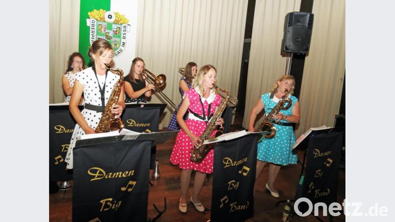 Erstmals spielt die Damen-Bigband Waidhaus zum Gauball schwungvoll auf. Bild: Dobmeier