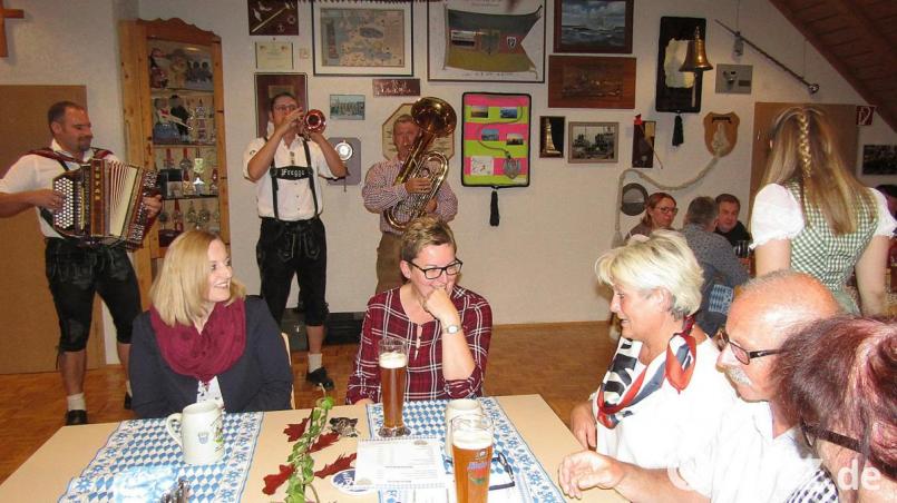 &quot;Die drei Fregga&quot; am Tisch der Frauen-Union Auerbach. Bild: sck