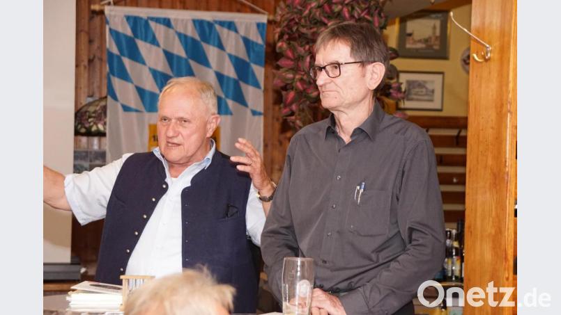 Josef Kraus und Oberst a.D. Richard Drexl (von links) machten keinen Hell aus der prekären Sicherheitslage. Bild: bkr