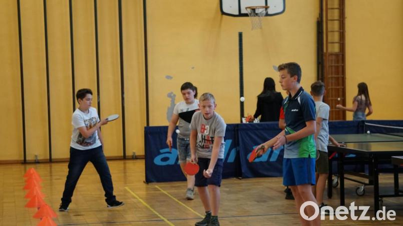 Die DJK Neuhaus lädt Kinder bis 12 Jahre zur Mini-Meisterschaft im Tischtennis ein. Bild: exb