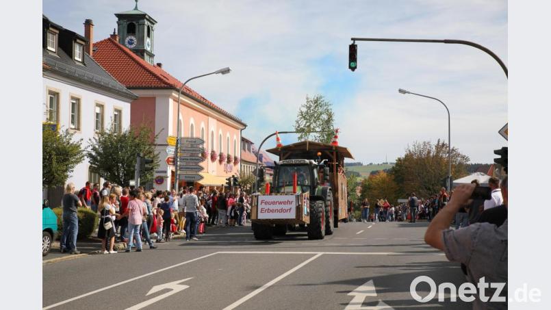 Kirwazug der Jugend am Kirchweihsonntag in Erbendorf. Bild: JOCHEN NEUMANN 
ERBENDORF