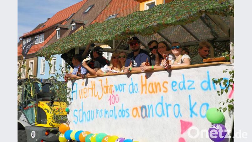 Kirwazug der Jugend am Kirchweihsonntag in Erbendorf. Bild: JOCHEN NEUMANN 
ERBENDORF