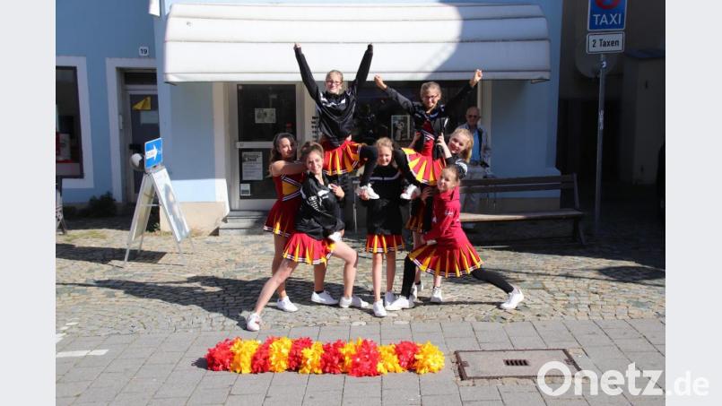 Hoch hinaus wollen die Cheerleader mit ihrer Pyramide. Bild: cog