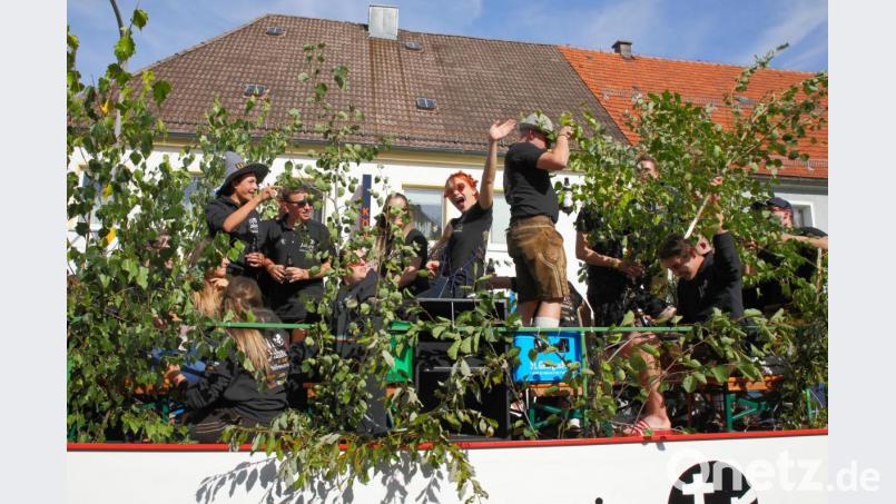 Kirwazug der Jugend am Kirchweihsonntag in Erbendorf. Bild: JOCHEN NEUMANN 
ERBENDORF