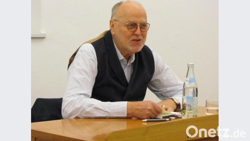 Ein engagierter Fürsprecher für ein Umdenken bei Jagd und Forstwirtschaft ist Wilhelm Bode. Bei seiner der Lesung im Literaturhaus Oberpfalz räumte er auf mit Jagdromantik und Trophäenstolz. Bild: aks