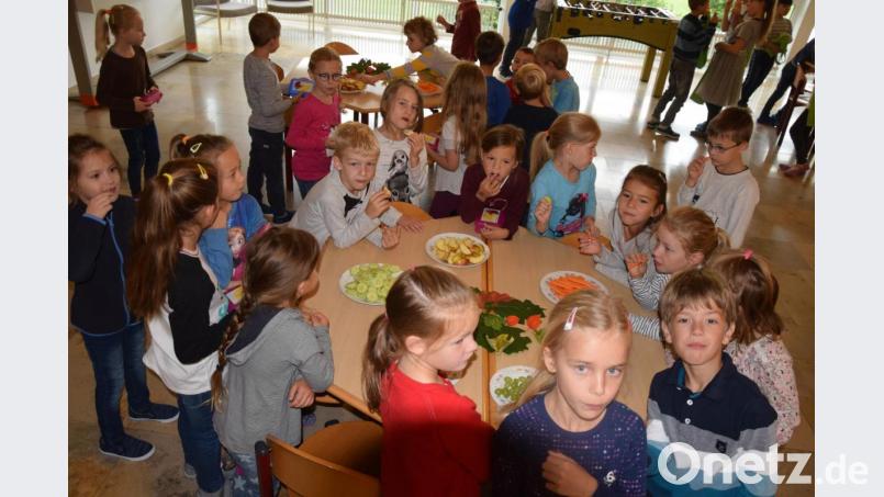 In so eine Mehrwegbrotzeitbox gehört ein gesundes Pausenbrot für die Kinder - und das fand natürlich großen Zuspruch. Bild: bö