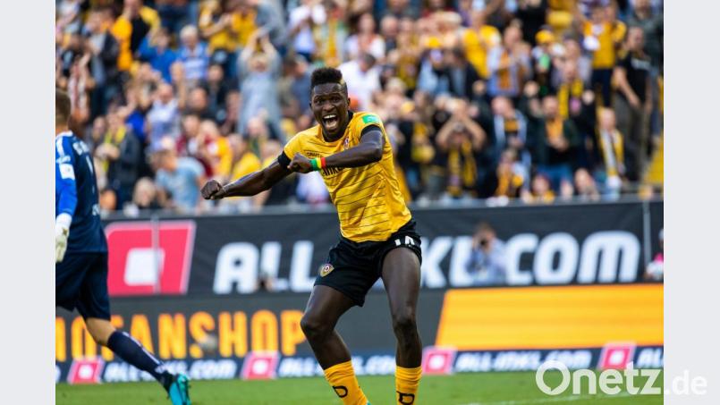 Moussa Koné bejubelt seinen Ausgleich zum 1:1. Bild: Jahn Regensburg