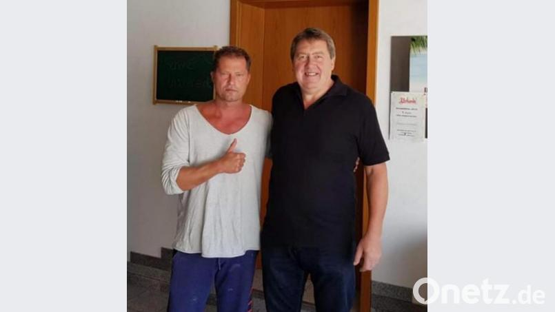 Erinnerungsfoto mit dem Stargast: Betreiber Josef Schauer (rechts) hat sich gefreut, dass Til Schweiger das &quot;Fitness Corner&quot; zum Training ausgewählt hat. Bild: exb/Birgit Kroner
