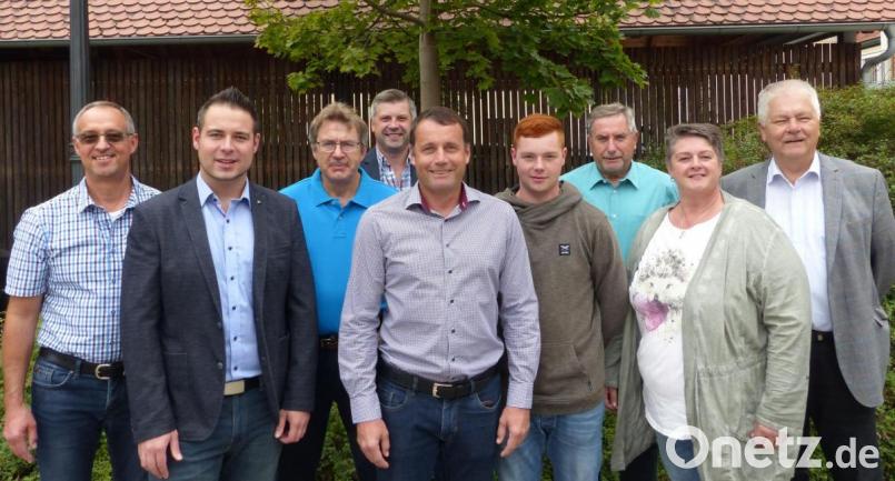 Der Vorstand des SPD-Ortsvereins Schnaittenbach steht geschlossen hinter der Bürgermeisterkandidatur von Uwe Bergmann (Mitte). Die Nominierung ist für 4. November festgesetzt. Bild: ads