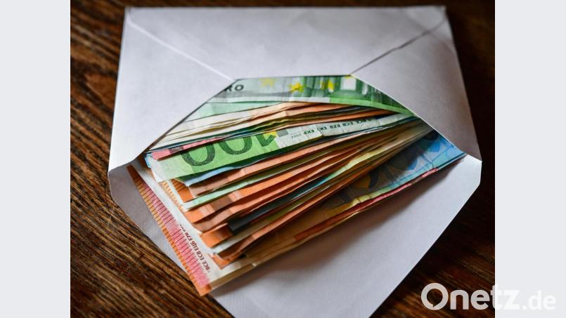 23 Weidener haben ein jährliches Einkommen von über einer Million Euro. Symbolbild: Patrick Pleul/dpa