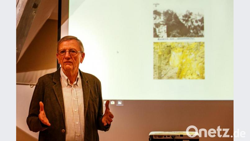 Peter Altenöder, Enkel des Apothekers aus Okers &quot;Winnetou in Bayern&quot;, zeigte alte Bilder und erzählte Anekdoten. Bild: sus