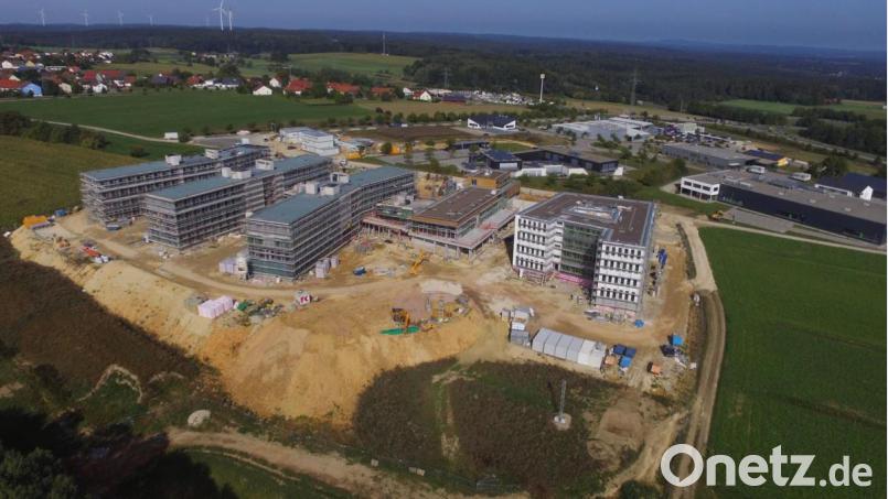 Aus der Luft werden die Dimensionen des 40-Millionen-Euro-Projektes in Ursensollen erst richtig sichtbar. Bild: GRAMMER AG