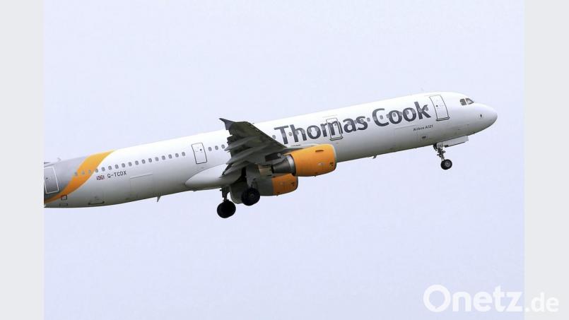 Ein Flugzeug des britischen Reisekonzerns Thomas Cook startet in Großbritannien. Die Bemühungen um Rettung des angeschlagenen britischen Touristikkonzerns Thomas Cook sind gescheitert. Bild: Tim Goode/dpa