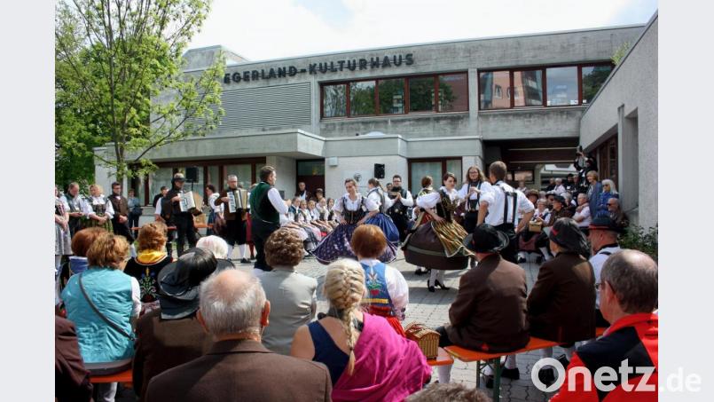 Offenes Tanzen und Singen der Egerland-Jugend. Bild: exb