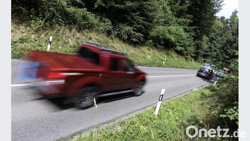 Weil ein gefährliches Überholmanöver eines unbekannten Autofahrers fast zu einem fatalen Unfall geführt hätte, appelliert Alexander Zimmermann auf Facebook an den Rowdy. Bild: Edith Geuppert/dpa