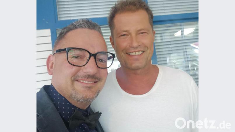 Thorsten Zintl machte dieses Selfie mit Til Schweiger. Der Schauspieler sei &quot;immer lustig und mega cool drauf&quot;, sagt der Weidener. Bild: Thorsten Zintl