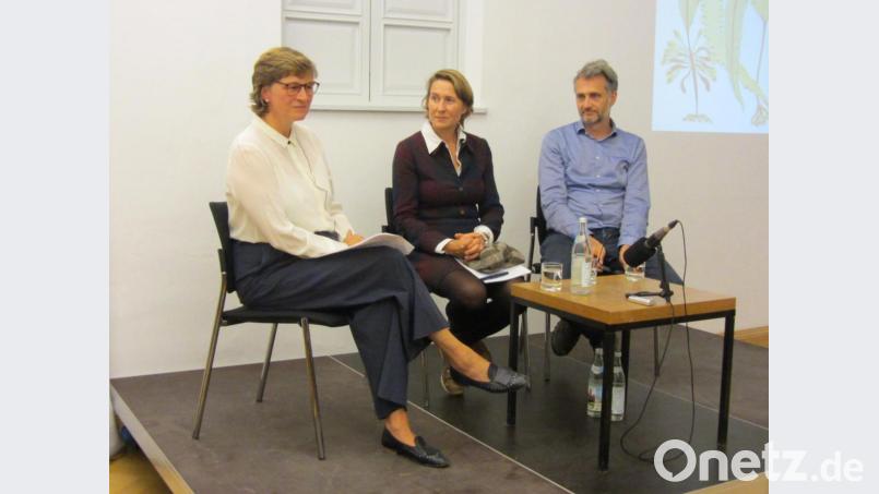 Katrin Lange, Meike Rötzer und Andreas Weber (von links) bilanzierten die Ergebnisses des &quot;Nature Writing&quot;-Seminars im Literaturhaus Oberpfalz. Bild: aks