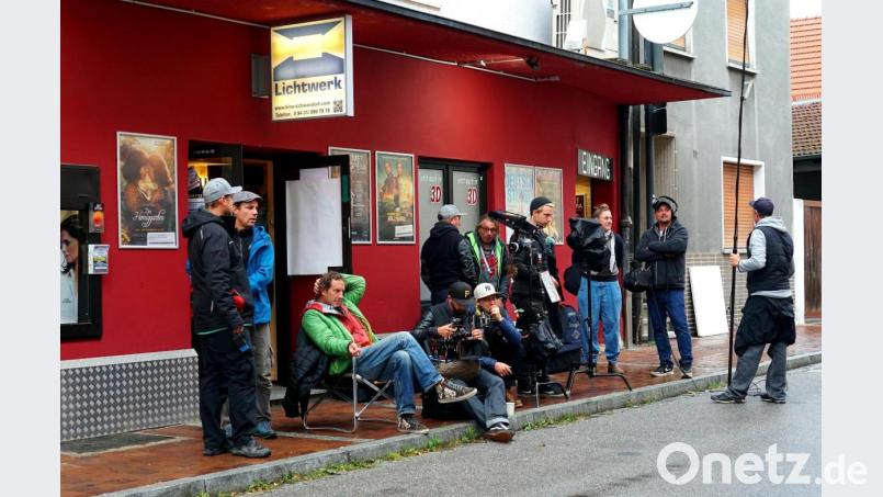 Das Filmteam von &quot;Gott, du kannst ein Arsch sein&quot; drehte am Montag unter anderem in der Nähe des Lichtwerk-Kinos. Bild: Christopher Dotzler