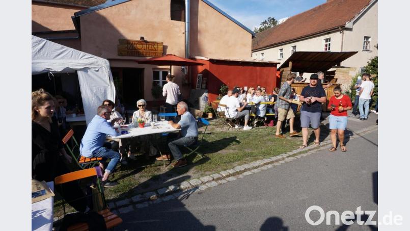 Unterschiedliche Kaffeespezialitäten machen beim Spätsommerfest die Runde. Vier verschiedene Kaffeesorten stehen zur Auswahl. Bild: dom
