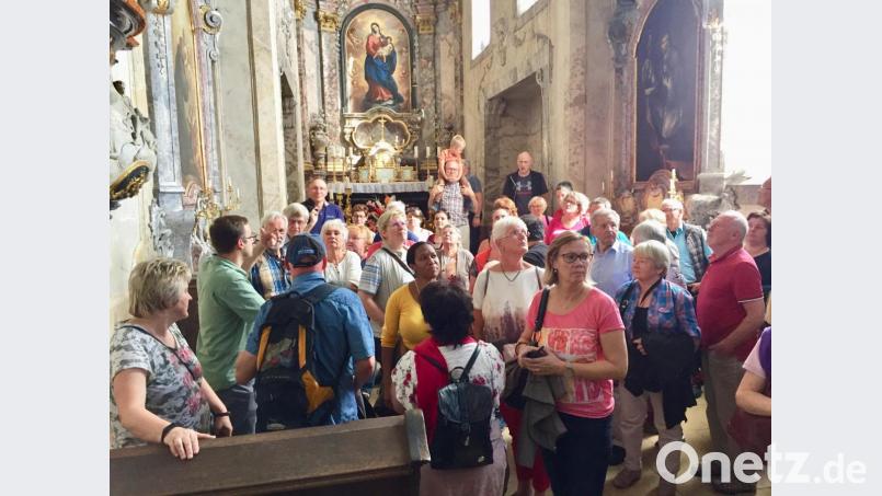 Die Reisegruppe in der Kapelle des hoch über der Stadt thronenden Schlosses in Český Krumlov (Krumau). Bild: eib