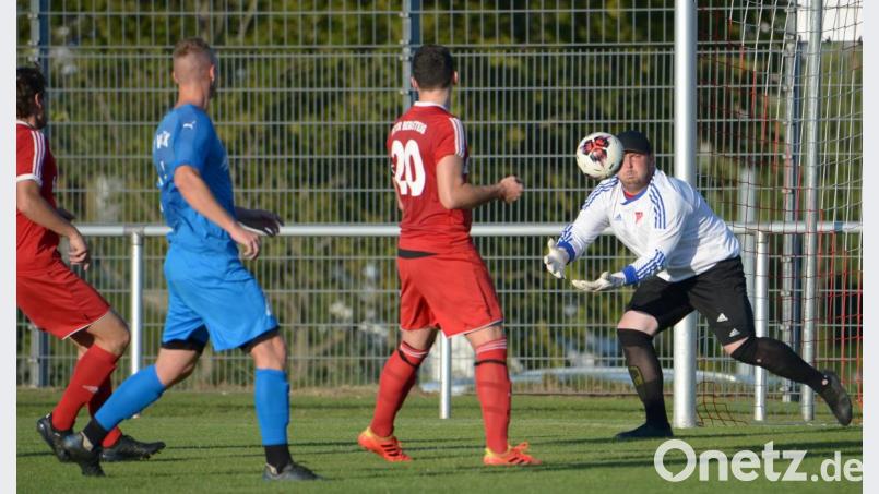 Die Hürde FV Vilseck nahm Inter (hier Torwart Christopher Hahn) im Viertelfinale des Toto-Pokals souverän mit 5:0. Bild: ref