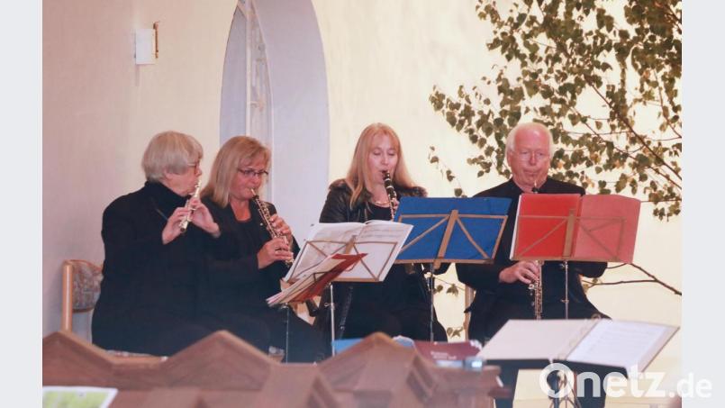 Das Holzbläserquartett mit (von links) Sybille Wagner, Helga Rose, Britta Schmidbauer und Jürgen Keppler. Bild: JOCHEN NEUMANN 
ERBENDORF