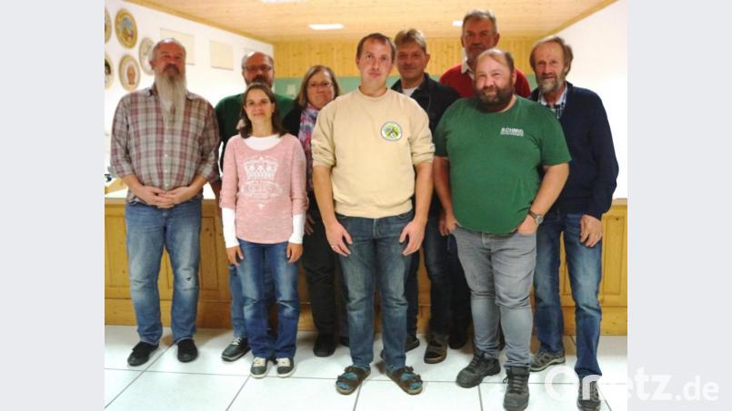 Der Erste Schützenmeister Martin Krammer (vordere Reihe Mitte) freut sich auf die Zusammenarbeit mit der neu gewählten Vorstandschaft. Bild: weu