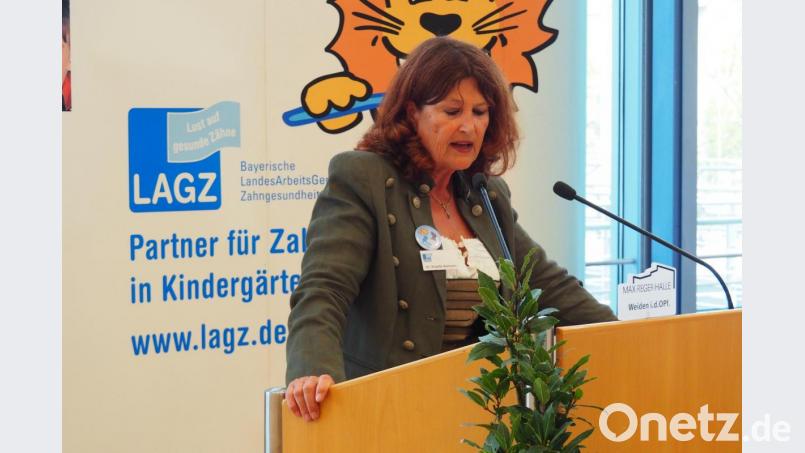 Hauptrednerin beim Festakt am Tag der Zahngesundheit ist Dr. Brigitte Hermann, Vorsitzende der Bayrischen Landsarbeitsgemeinschaft für Zahngesundheit. Bild: Bühner