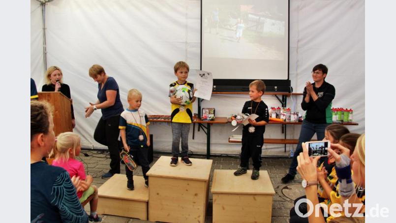 Bei den Jüngsten schaffen Benedikt Probst (Mitte), Leo Wolfram (rechts) und Noah Dalles (links) den Sprung auf das Podium. Bild: ds