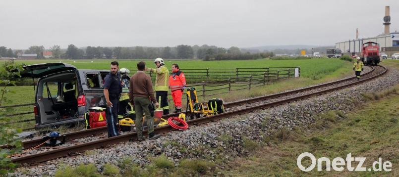 Der Unfall ereignete sich am unbeschrankten Bahnübergang an der Stichstraße, die zum Gasthof Neumühle führt. Bild: Wolfgang Steinbacher