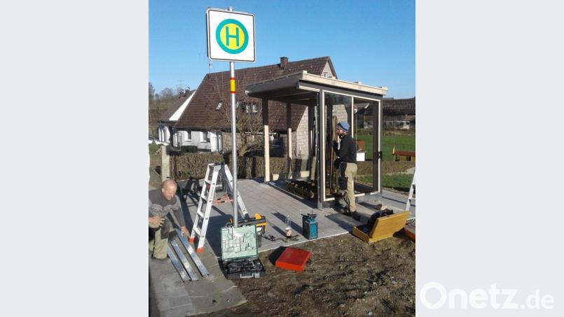 In Lämersdorf wird eine neue Unterstellmöglichkeit bei der Bushaltestelle errichtet. Bild: dob