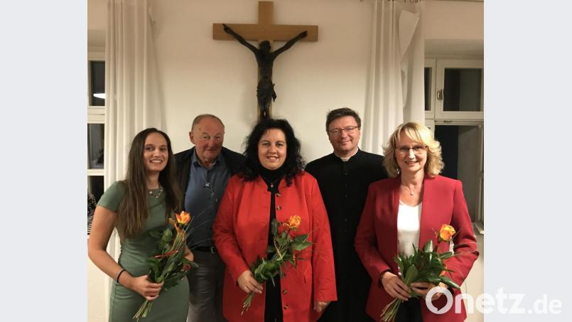 Verantwortung im neu formierten Seelsorgebereich tragen (von links) Sabrina Kallus, Josef Müller, Sonja Schwemmer, Pater Marek Flasinski und Regina Schrembs. Bild: exb