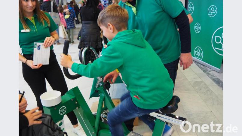 Zuckerloses Müslimahlen mit dem Heimtrainer. Bild: Bühner