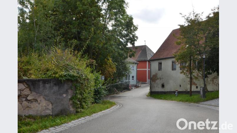 Die Verwirklichung des geplanten Gehwegs entlang der Muglhofer Straße hängt noch vom Denkmalamt ab. Bild: dob