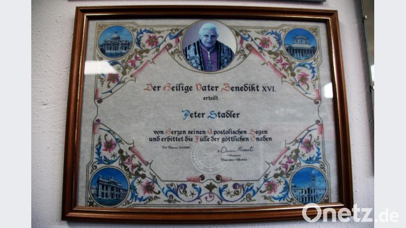 Draht nach ganz oben: Segen vom bayerischen Papst. Bild: jrh