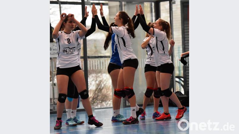 Zusammenhalt und Teamgeist sollen die Landesliga-Volleyballerinnen zum Klassenerhalt führen. Bild: A. Schwarzmeier