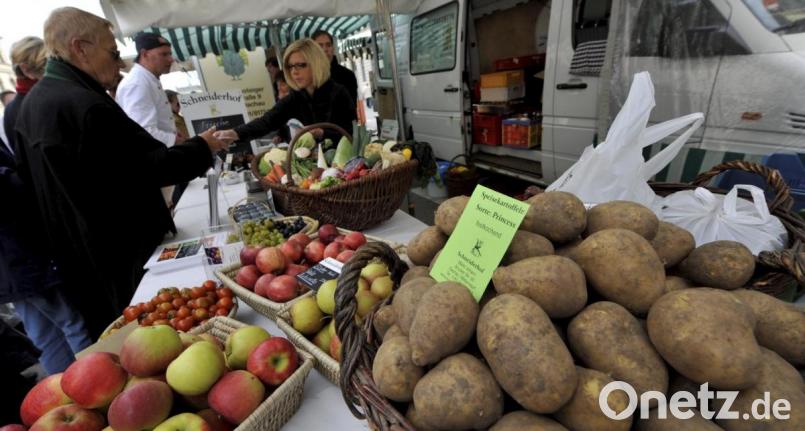 Stöbern, Genießen, Entdecken: Die Händler auf den regionalen Märkten haben für jeden Geschmack etwas dabei. Bild: agentur_dpa