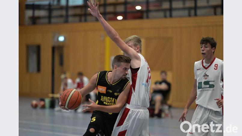 Neuzugang Robert Geiger (links) verstärkt die Amberg Knights in ihrer zweiten Bayernliga-Saison. Bild: ref