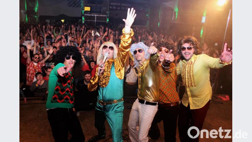 Die Golden-Glitter-Band sorgt in der O&#039;Schnitt-Halle für beste Stimmung und Riesengaudi. Bild: tok