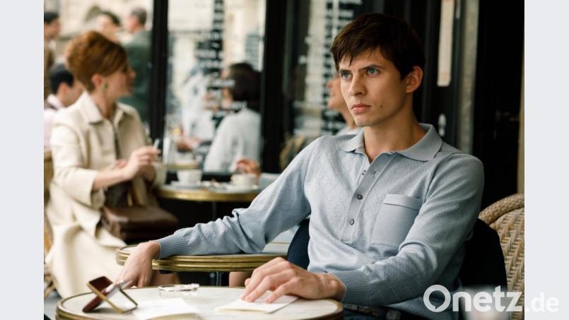 Ralph Fiennes hat mit "Nurejew - The White Crow" die Geschichte des Rudolf Nurejew verfilmt, der von Oleg Ivenko gespielt wird. Bild: AlamodeFilm/dpa