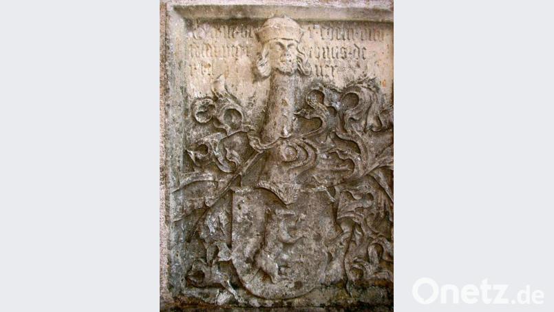 Auch außerhalb Oberbibrachs finden sich noch Spuren des Geschlechts derer zu Bibra, wie hier im Vermählungsepitaph an der Kirchenaußenmauer in Neuzirkendorf, zu erkennen an dem stilisierten Biber. Bild: edo
