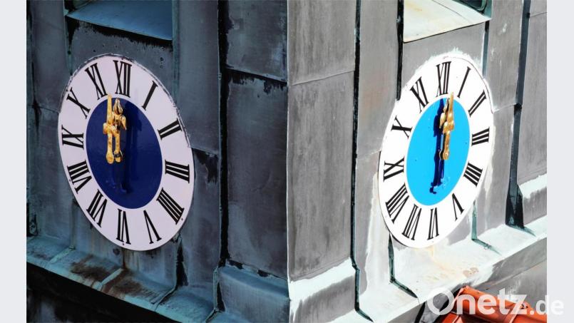 Drei neue Zifferblätter samt goldene Zeiger schmücken das Türmchen auf dem ehemaligen Amtsgerichtsgebäude. Bild: JOCHEN NEUMANN
ERBENDORF