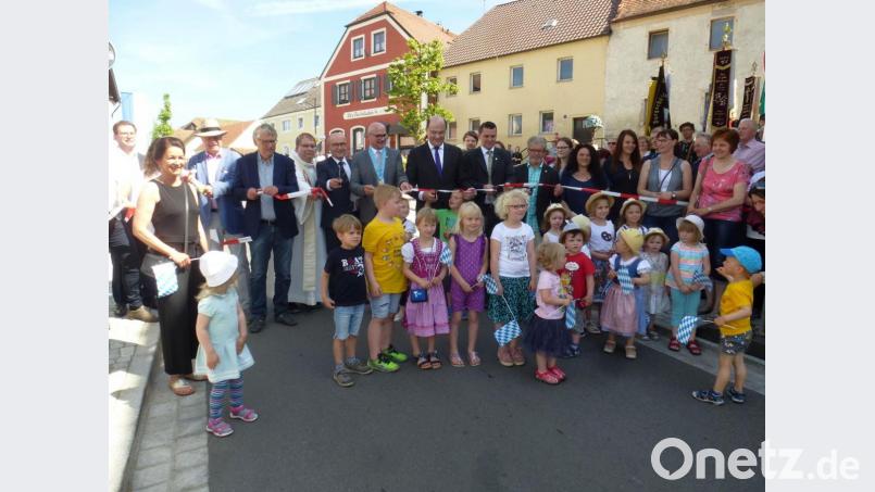 Höhepunkt des abgelaufenen Jahres war die Einweihung der sanierten Ortsdurchfahrt mit vielen Ehrengästen. Bild: mad