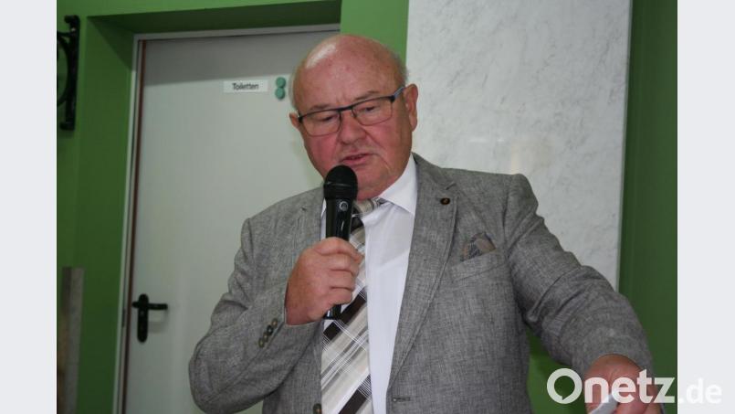 Spontane Neuaufnahmen, ein volles Haus, beste Stimmung: &quot;Frohsinn&quot;-Vorsitzender Erwin Dromann freut sich über einen gelungenen Familientag. Bild: gpa