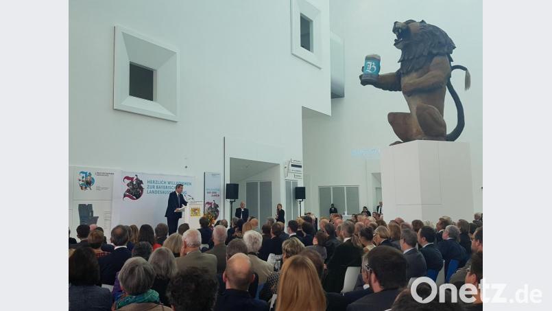 Vor 400 Gästen eröffnete Markus Söder die Bayerische Landesausstellung. Für den Ministerpräsidenten ist die neue Schau in Regensburg Genuss und Auftrag gleichermaßen. Bild: Hanna Gibbs