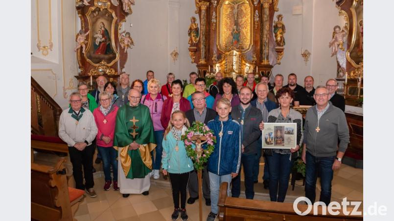 Die gesamte Wallfahrergruppe mit Pater Reinhold Schmitt (vorne, Dritter von links) sowie Pilgerführer Bernd Schwamberger und Anita Schrems (vorne, von rechts). Bild: wms